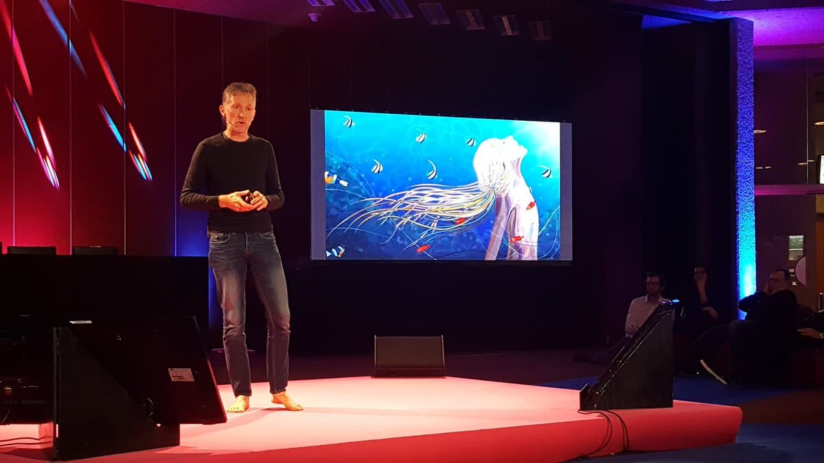 JF donnant une conférence